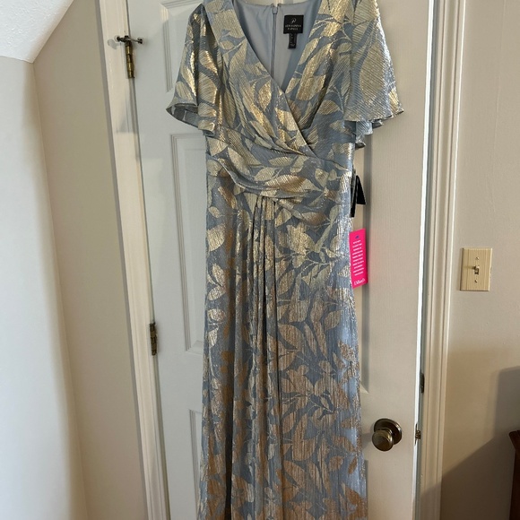 Mother of the bride dress - Picture 1 of 4